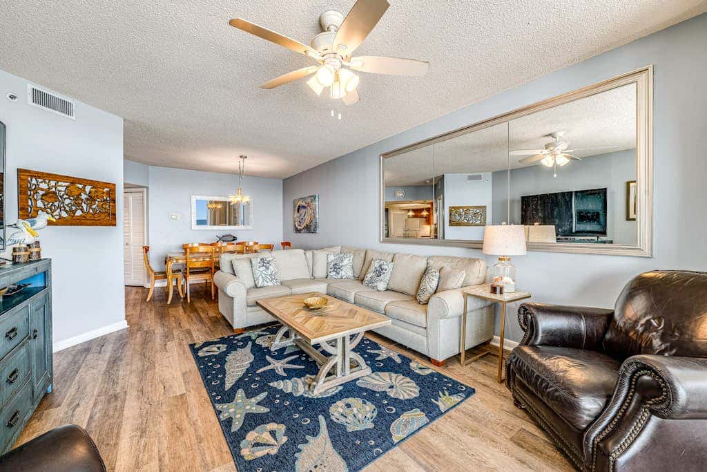 Beautiful condo in beachfront resort with pool & stunning Gulf views