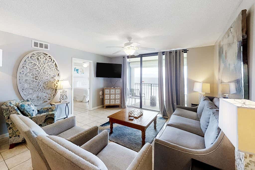 Wonderful Condo in Beachfront Complex with Shared Pool & Hot Tub, Free WiFi, AC