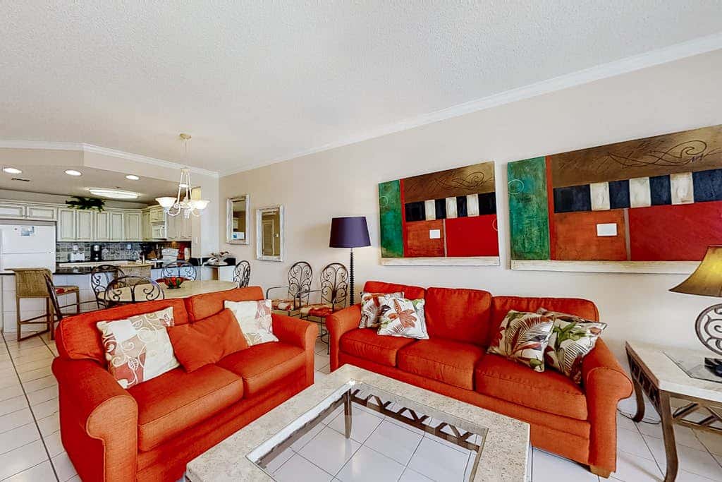 Convenient condo located in beachfront resort w/free WiFi, shared pool, AC
