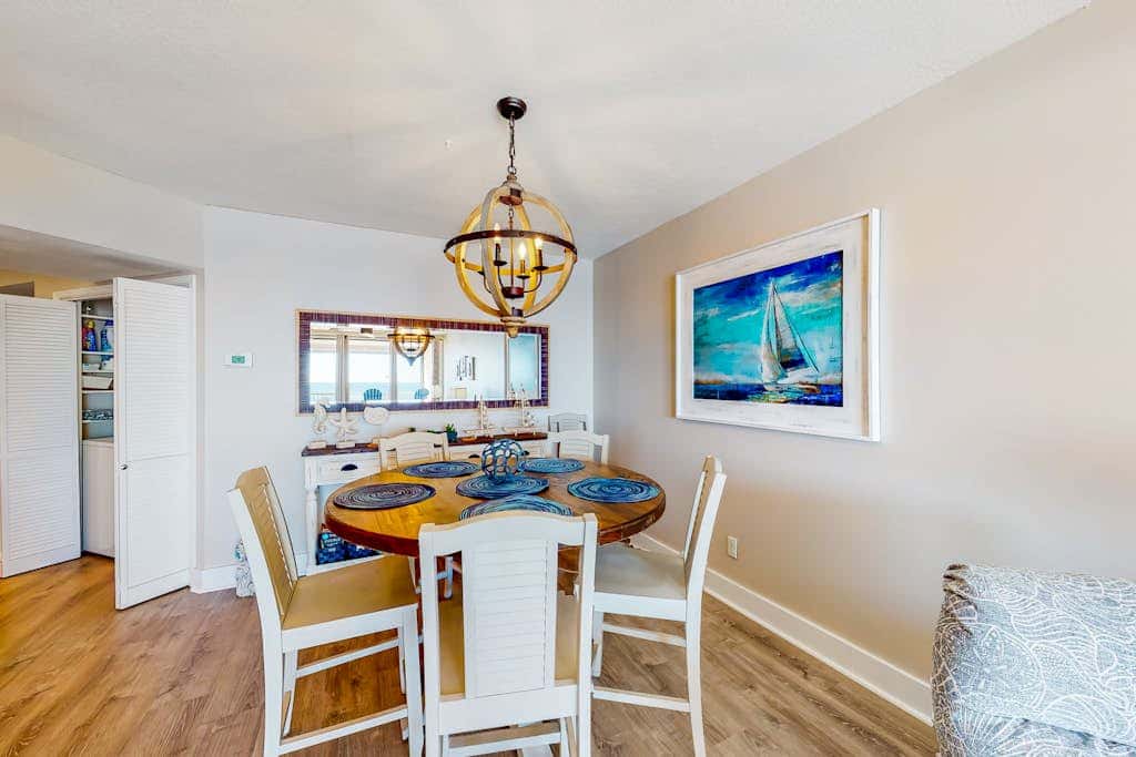 Dreamy beach condo with water views, balcony, pool & beach access