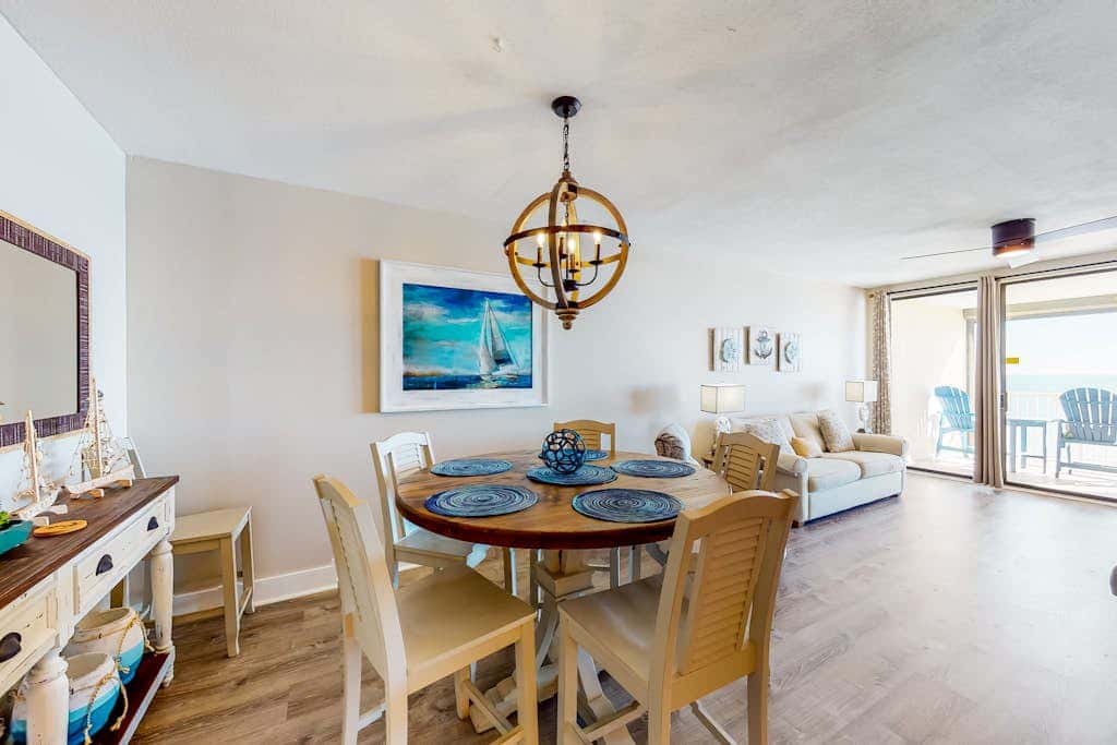 Dreamy beach condo with water views, balcony, pool & beach access