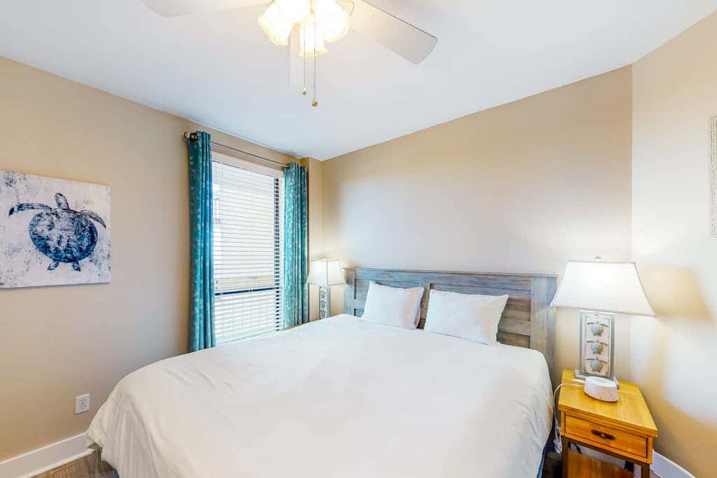 Dreamy beach condo with water views, balcony, pool & beach access