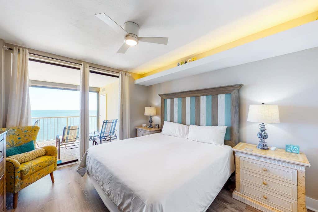 Dreamy beach condo with water views, balcony, pool & beach access