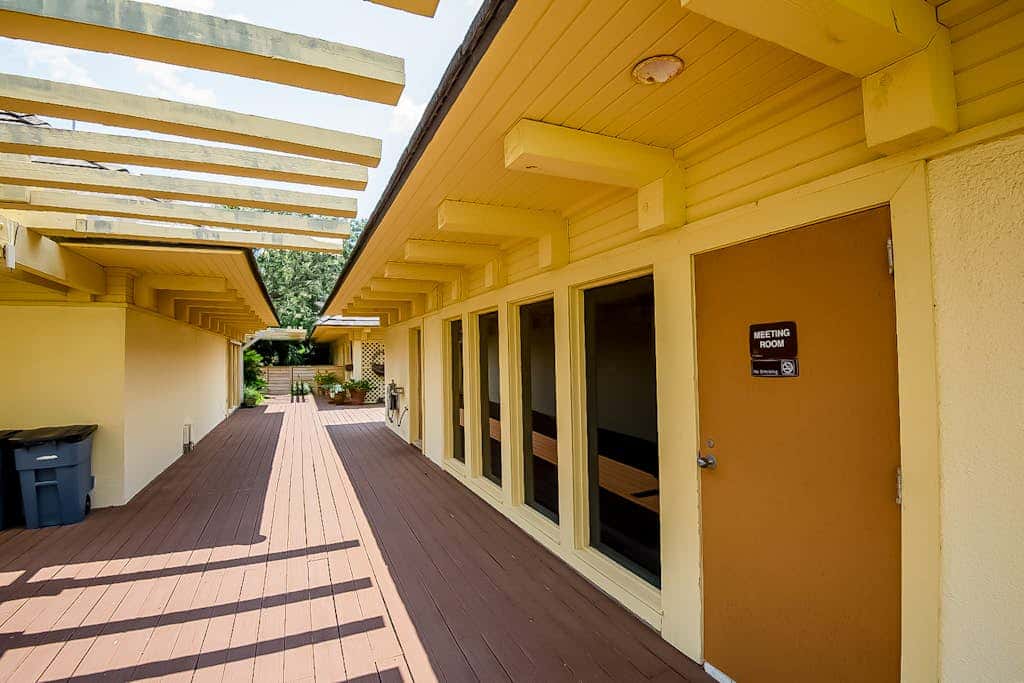 Dreamy beach condo with water views, balcony, pool & beach access
