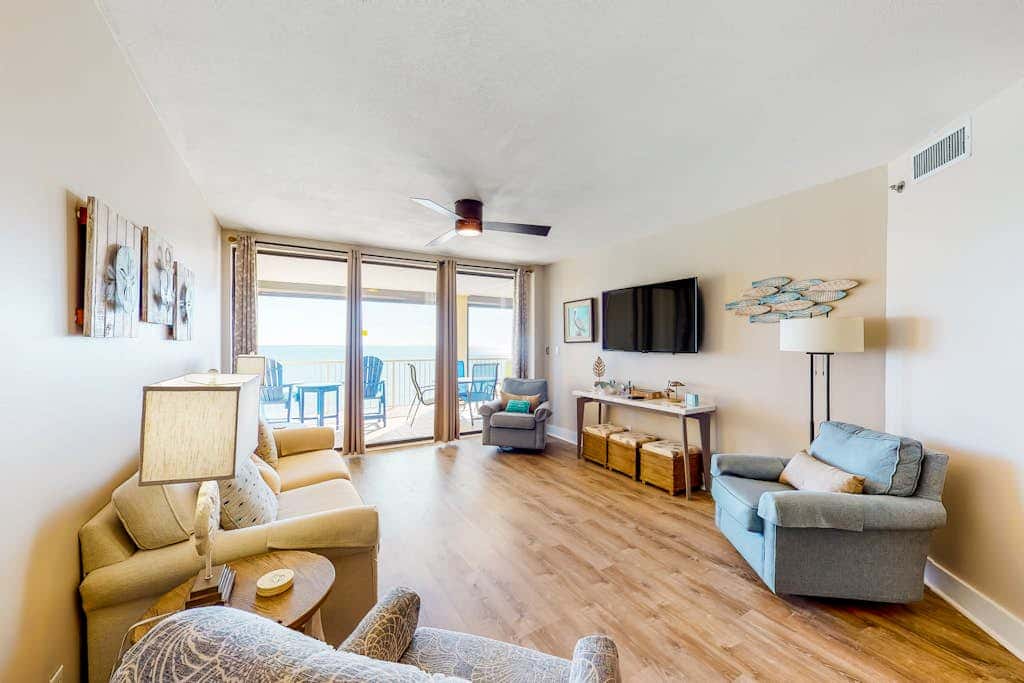 Dreamy beach condo with water views, balcony, pool & beach access