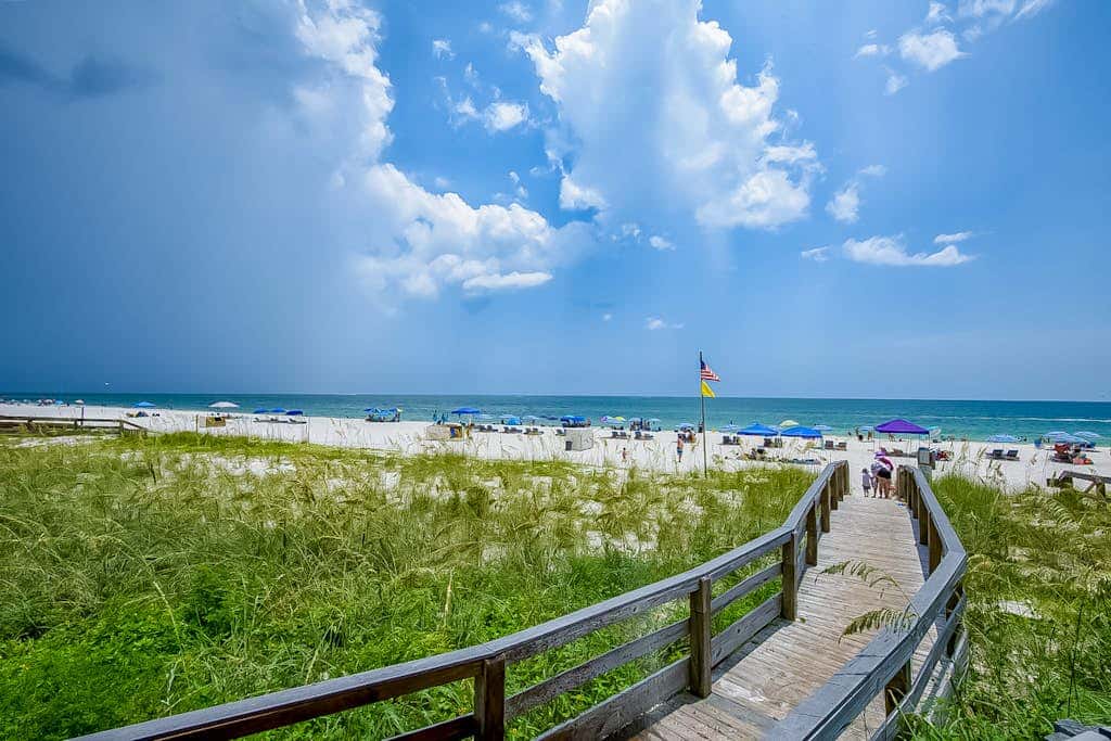 Dreamy beach condo with water views, balcony, pool & beach access