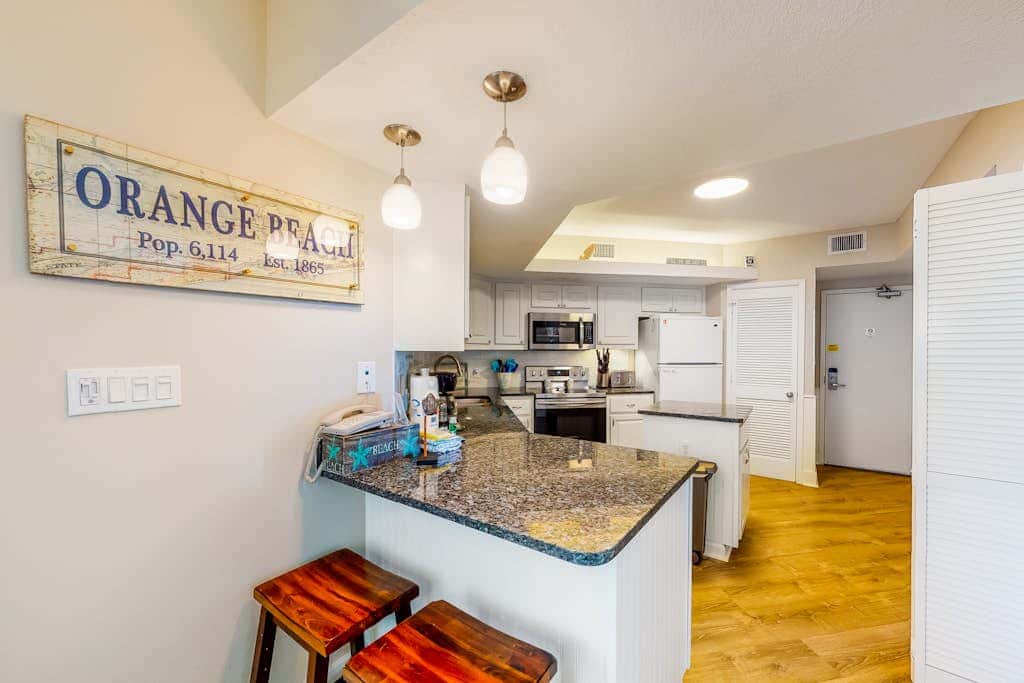 Dreamy beach condo with water views, balcony, pool & beach access