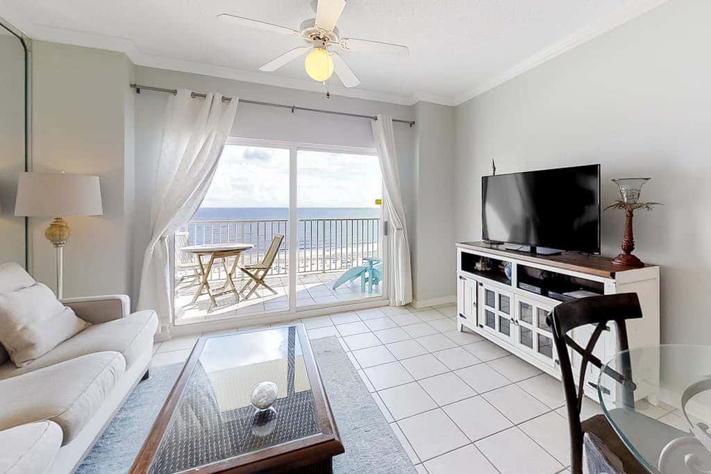 Beautiful Condo in Beachfront Resort w/WiFi, Central AC, Shared Pool & Hot Tub