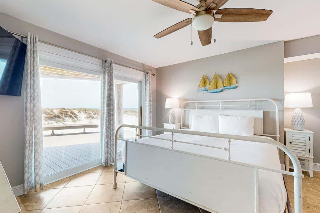 Amazing beachfront oasis with Gulf views, free WiFi, pool, and central AC