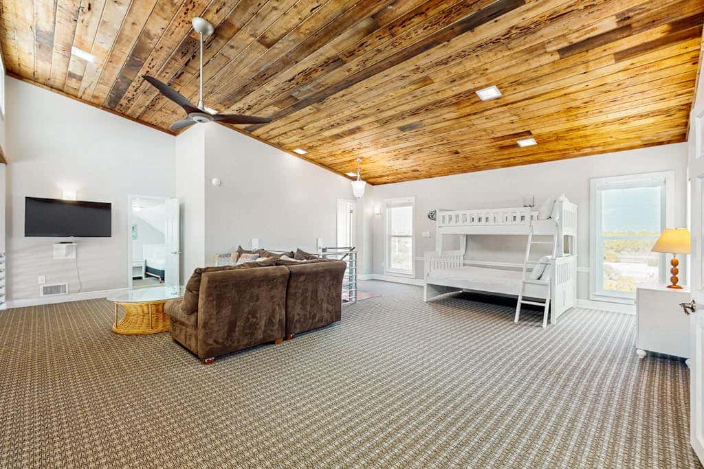 Amazing beachfront oasis with Gulf views, free WiFi, pool, and central AC