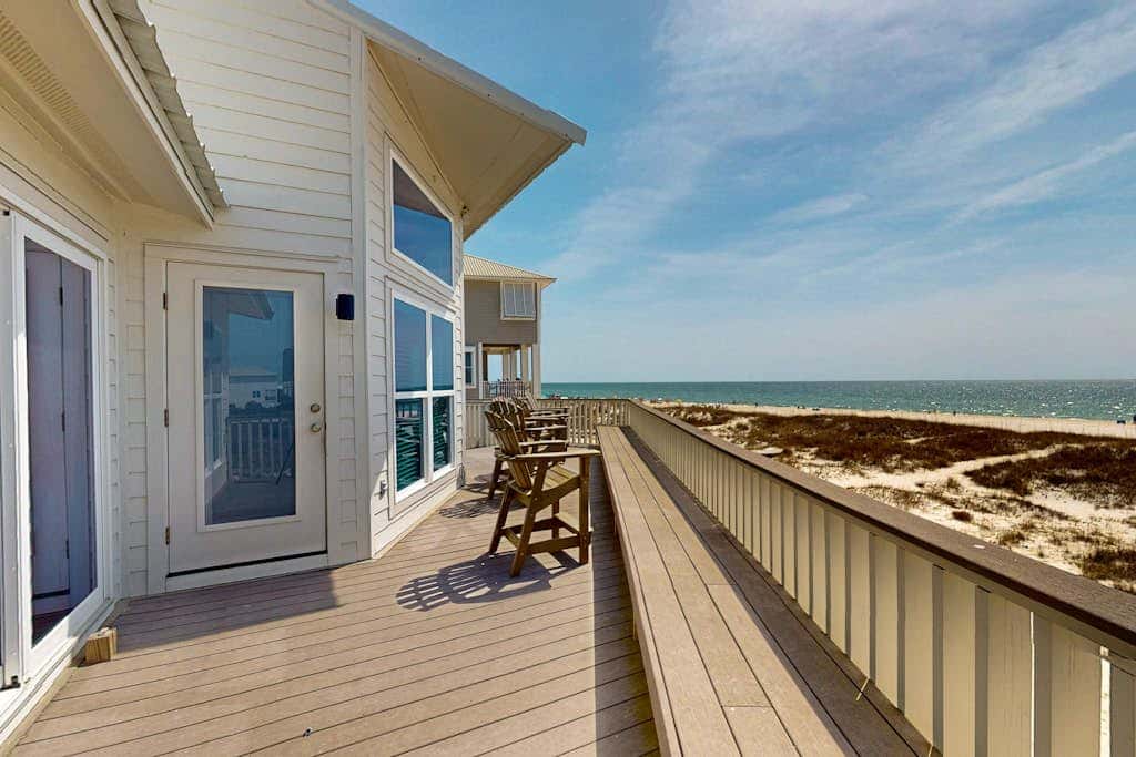 Amazing beachfront oasis with Gulf views, free WiFi, pool, and central AC