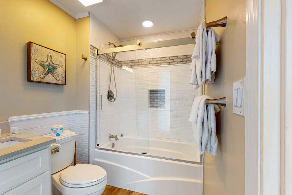 Amazing beachfront oasis with Gulf views, free WiFi, pool, and central AC
