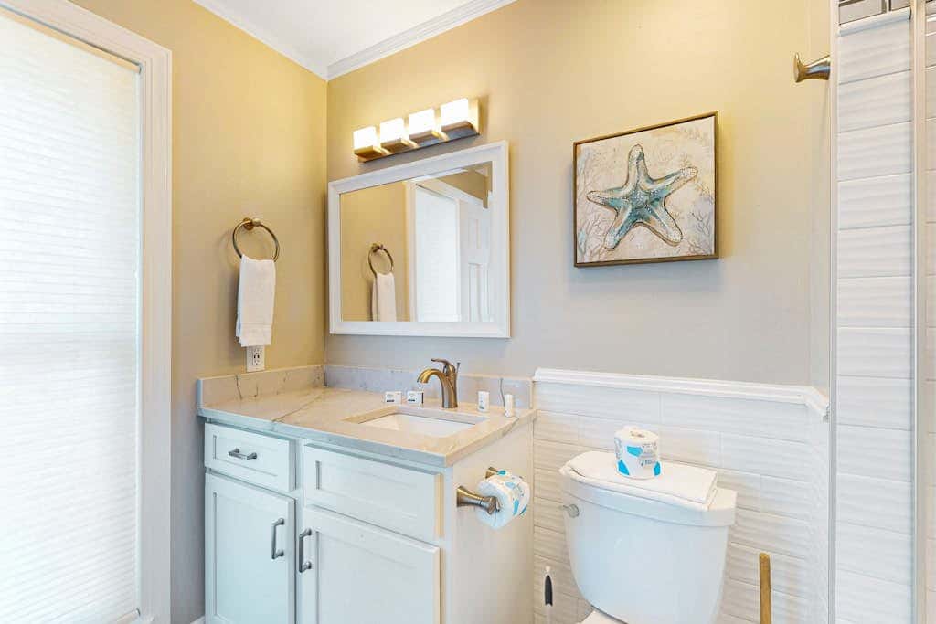 Amazing beachfront oasis with Gulf views, free WiFi, pool, and central AC