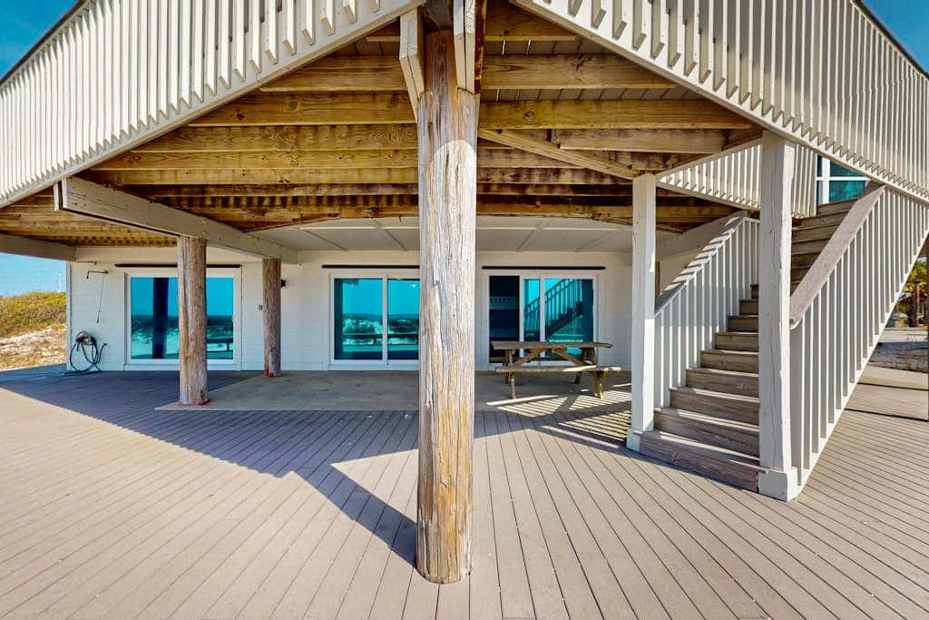 Amazing beachfront oasis with Gulf views, free WiFi, pool, and central AC