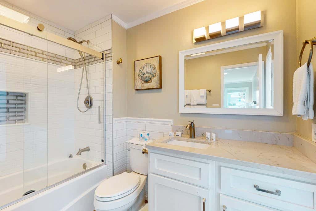 Amazing beachfront oasis with Gulf views, free WiFi, pool, and central AC