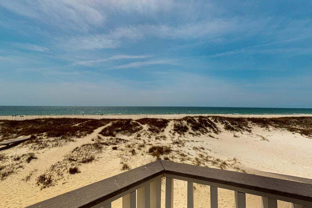 Amazing beachfront oasis with Gulf views, free WiFi, pool, and central AC