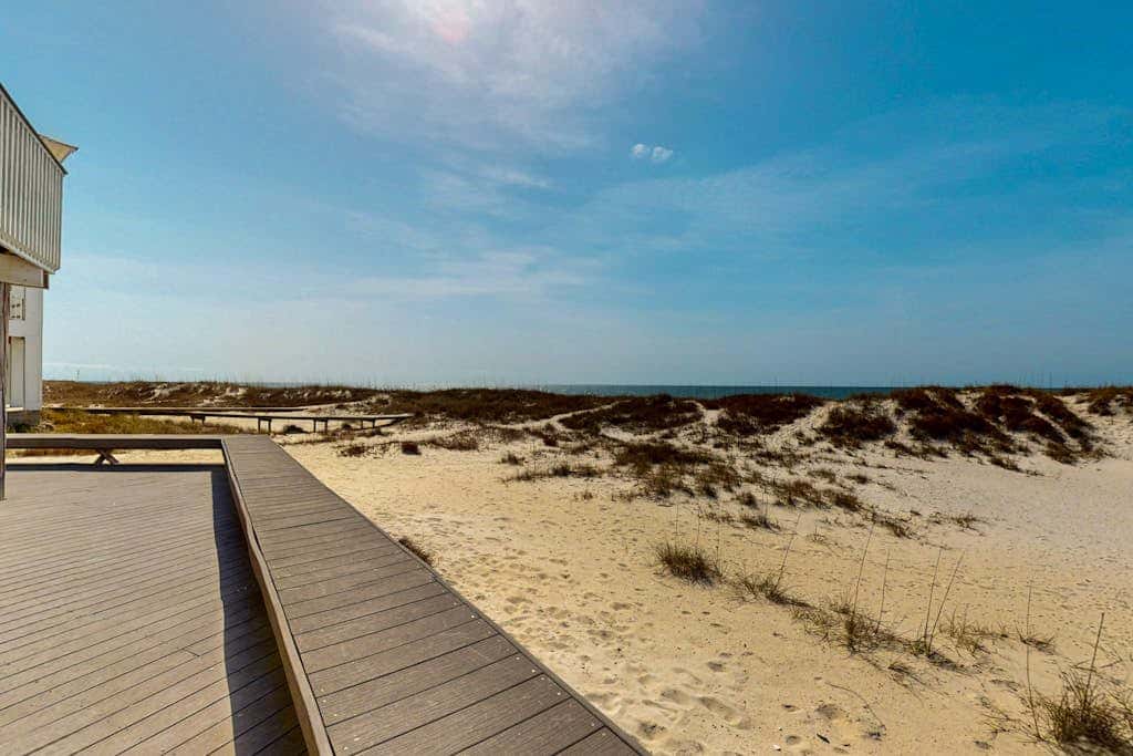 Amazing beachfront oasis with Gulf views, free WiFi, pool, and central AC