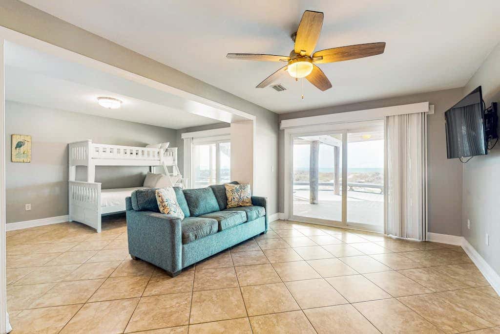 Amazing beachfront oasis with Gulf views, free WiFi, pool, and central AC