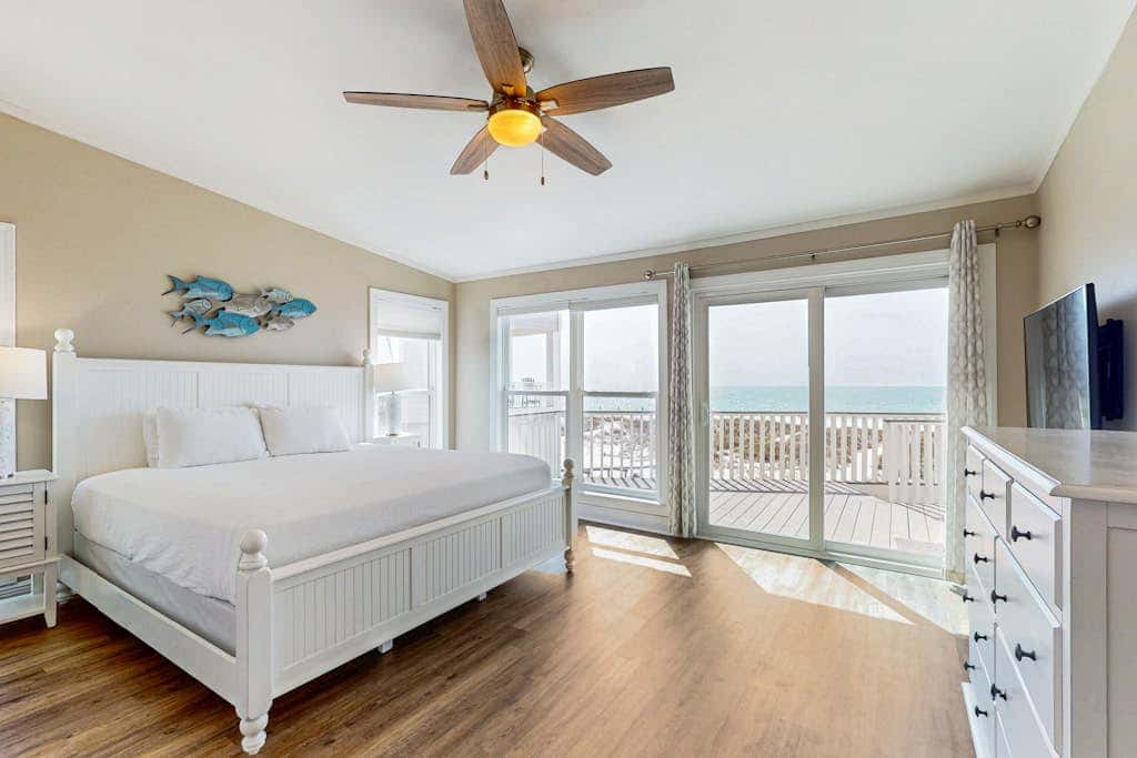 Amazing beachfront oasis with Gulf views, free WiFi, pool, and central AC