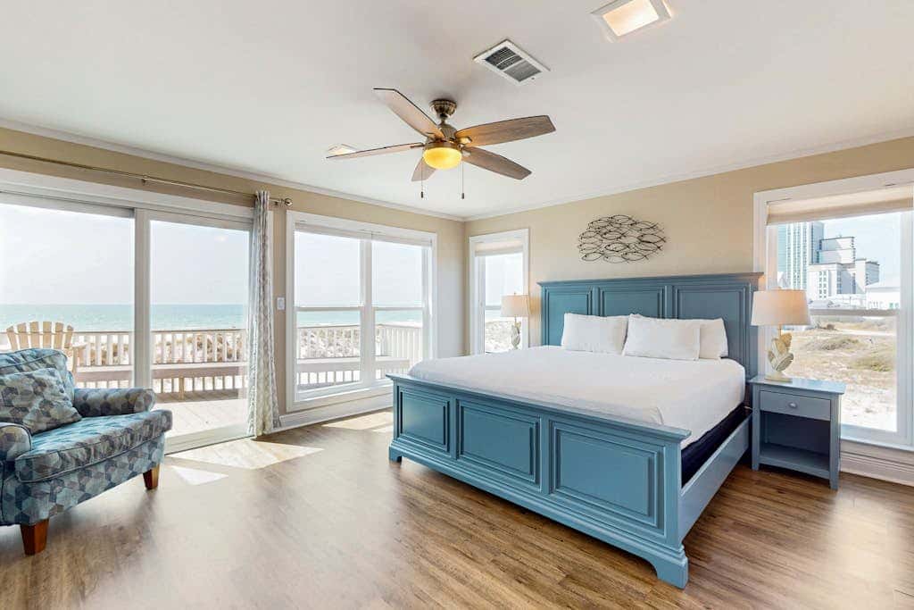 Amazing beachfront oasis with Gulf views, free WiFi, pool, and central AC