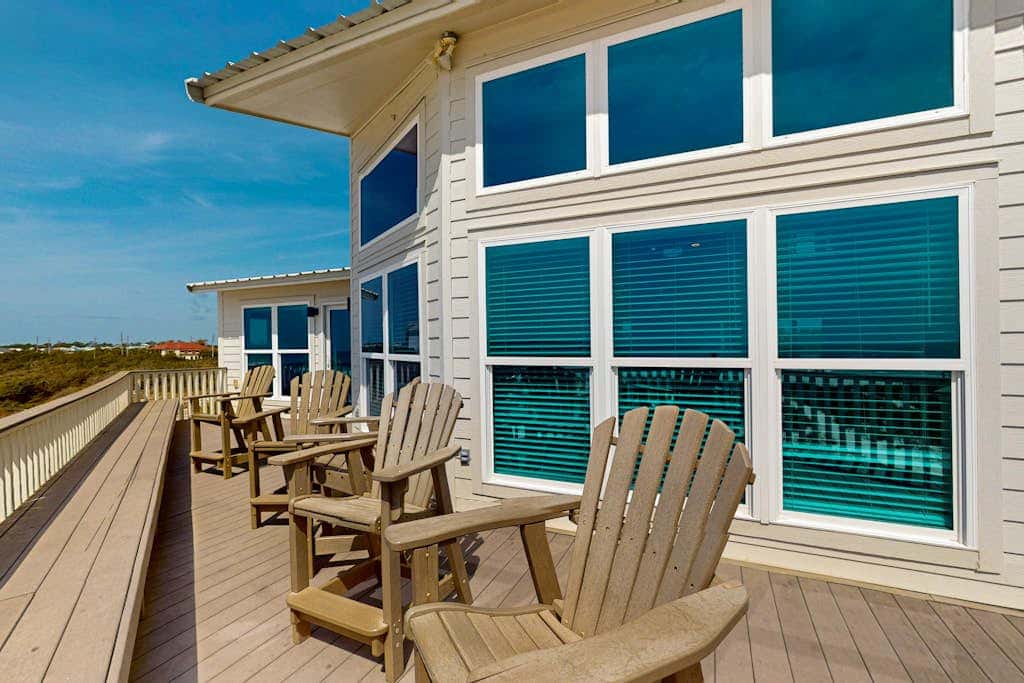 Amazing beachfront oasis with Gulf views, free WiFi, pool, and central AC