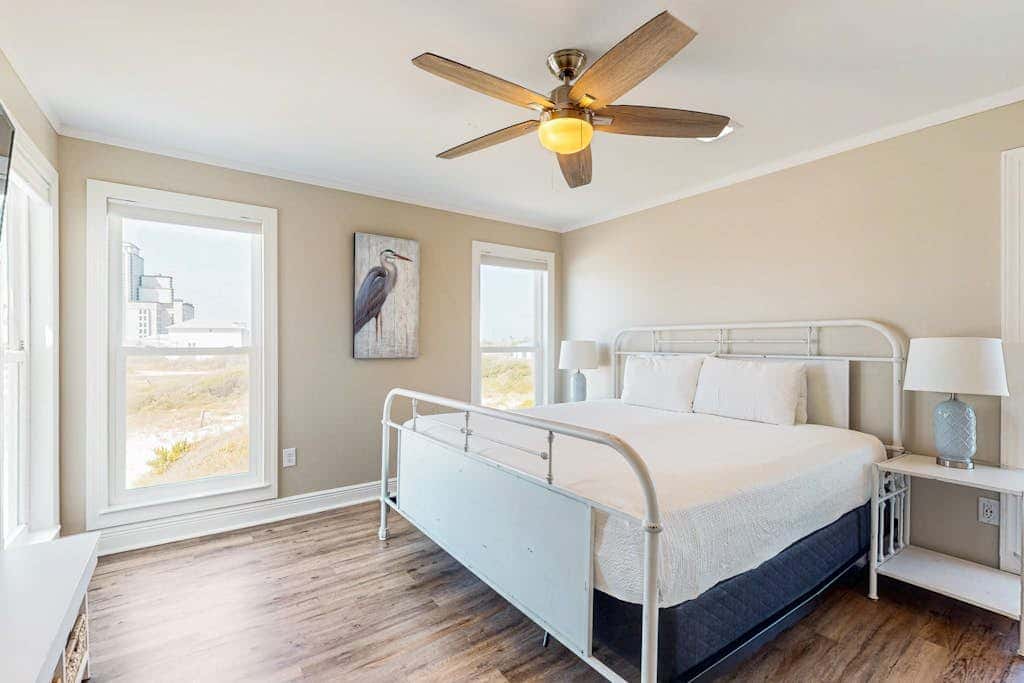 Amazing beachfront oasis with Gulf views, free WiFi, pool, and central AC
