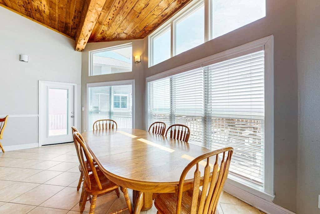 Amazing beachfront oasis with Gulf views, free WiFi, pool, and central AC