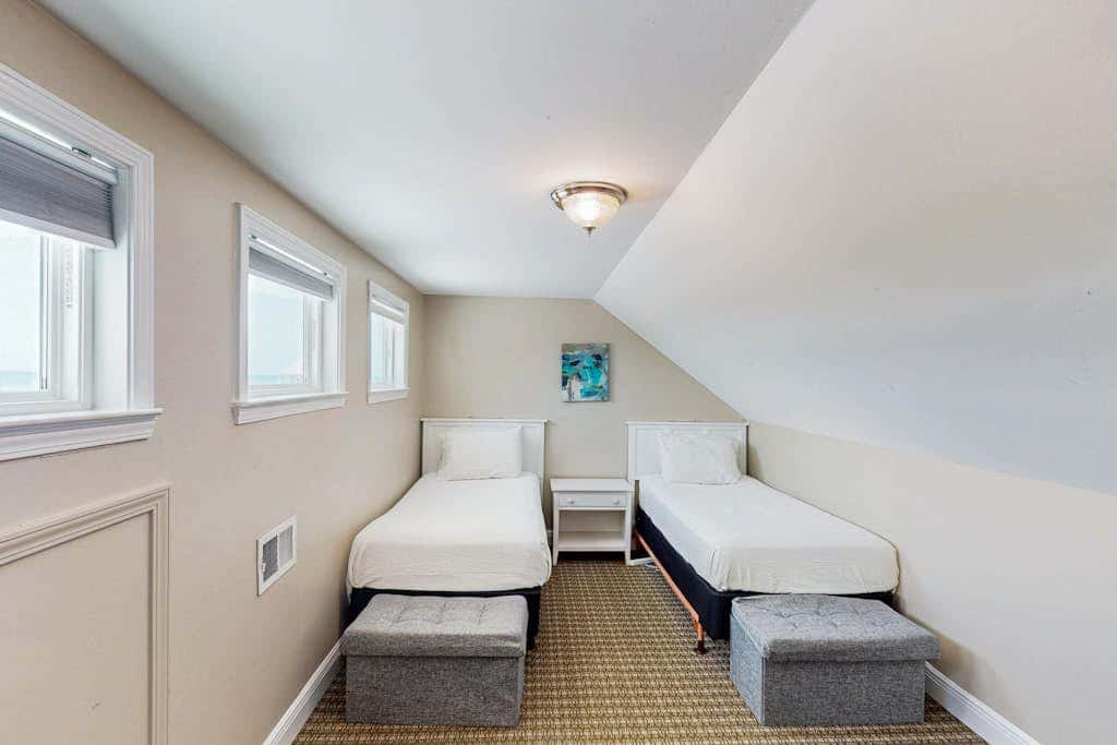 Amazing beachfront oasis with Gulf views, free WiFi, pool, and central AC