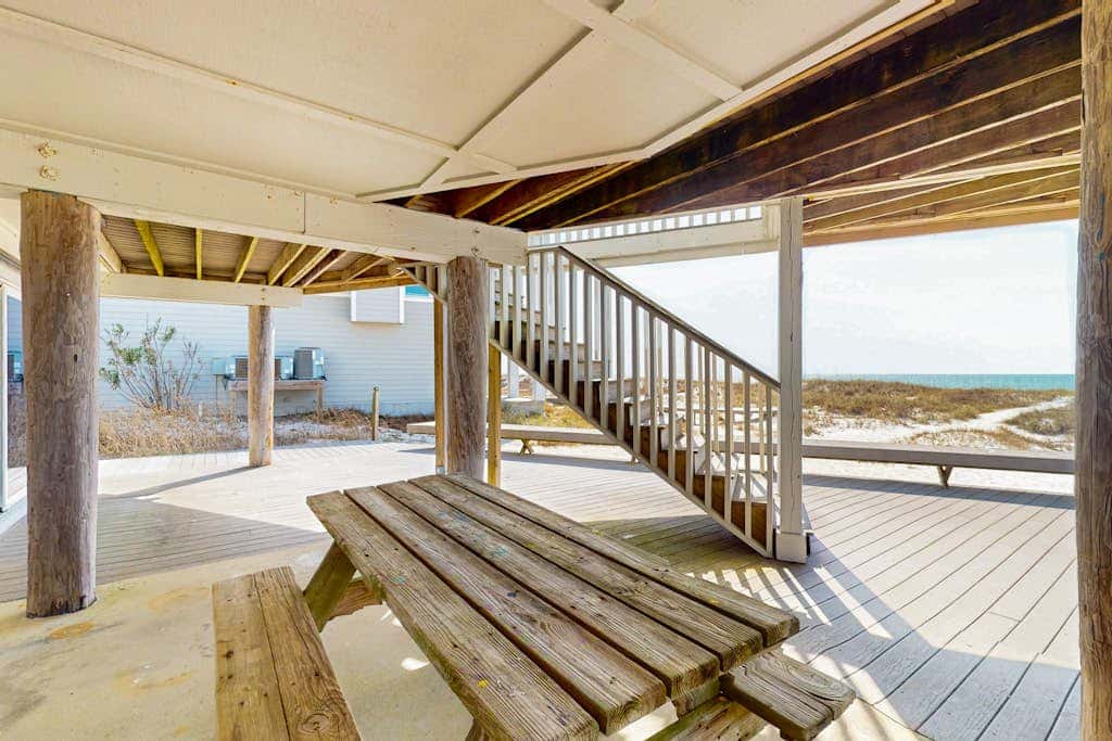 Amazing beachfront oasis with Gulf views, free WiFi, pool, and central AC
