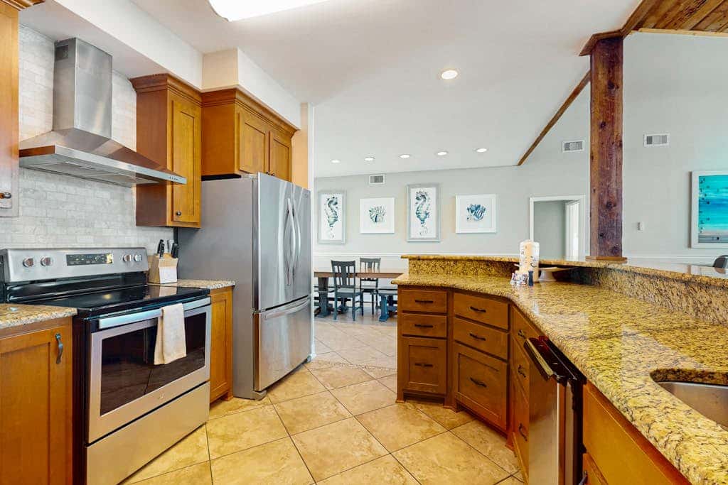 Amazing beachfront oasis with Gulf views, free WiFi, pool, and central AC
