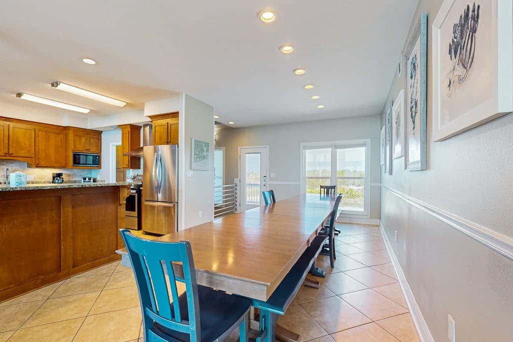 Amazing beachfront oasis with Gulf views, free WiFi, pool, and central AC