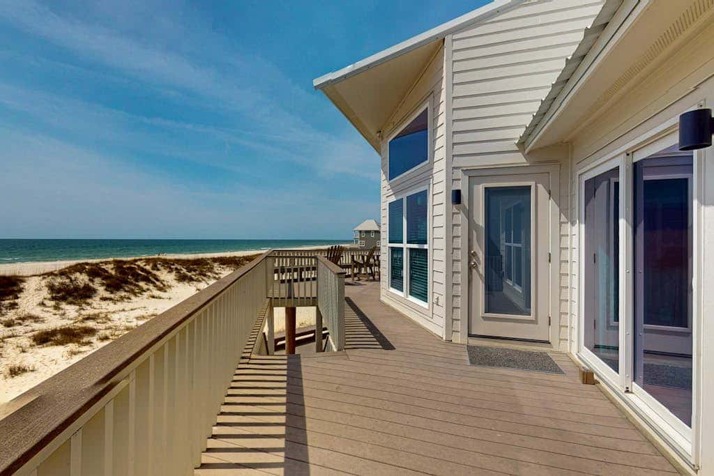 Amazing beachfront oasis with Gulf views, free WiFi, pool, and central AC