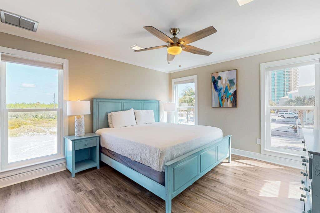 Amazing beachfront oasis with Gulf views, free WiFi, pool, and central AC