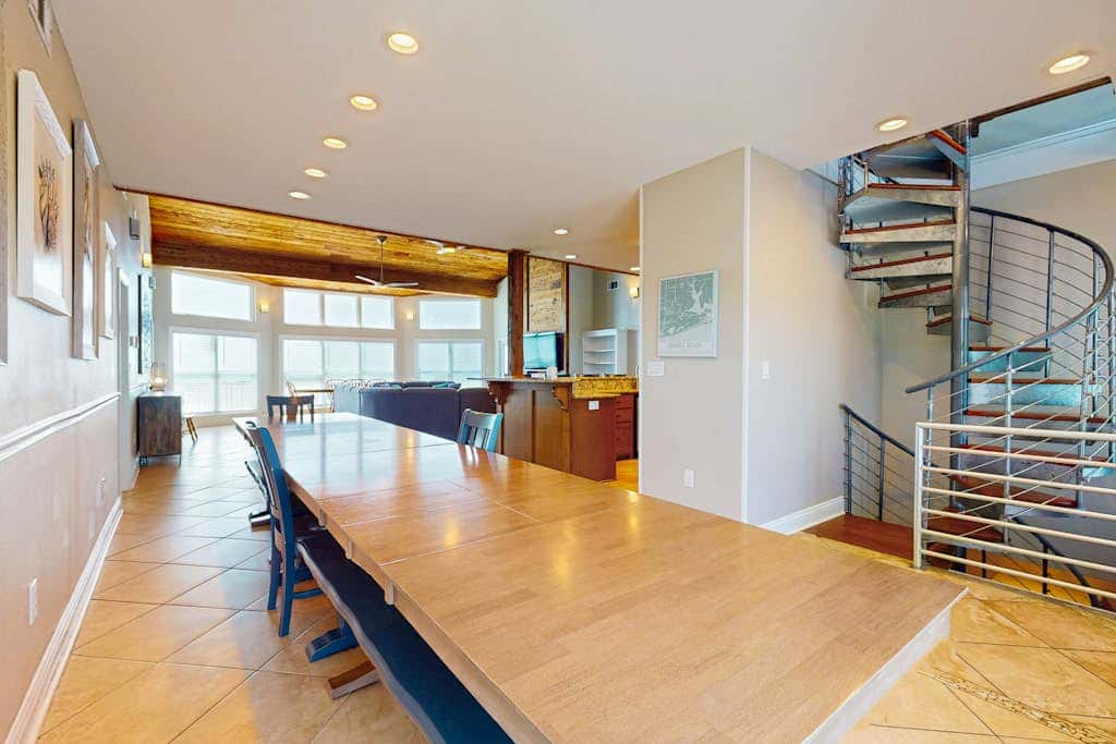 Amazing beachfront oasis with Gulf views, free WiFi, pool, and central AC
