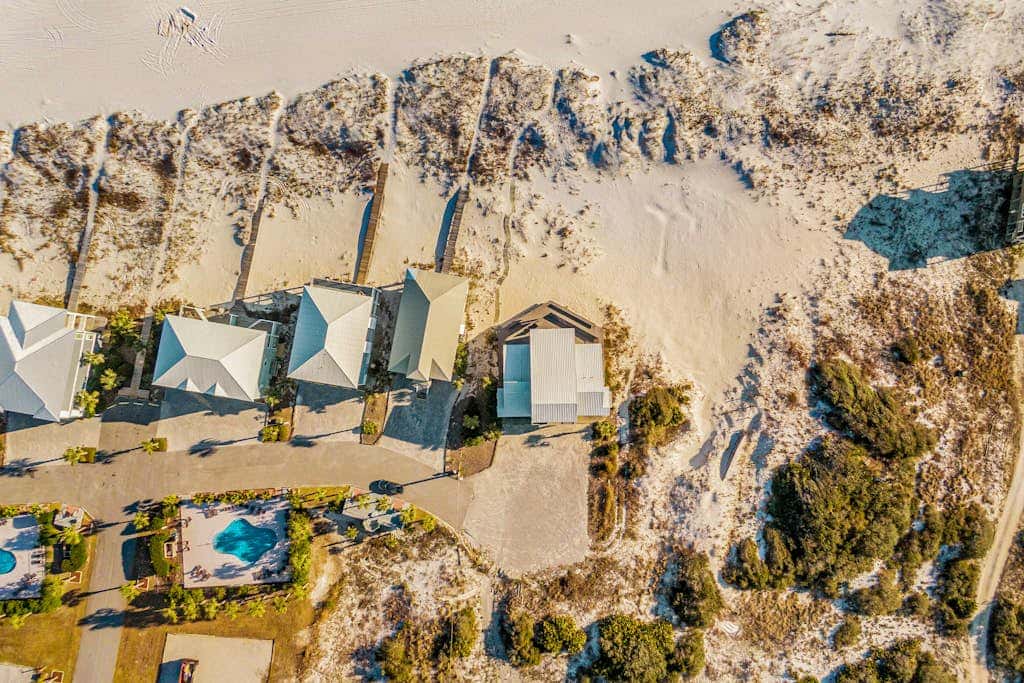 Amazing beachfront oasis with Gulf views, free WiFi, pool, and central AC