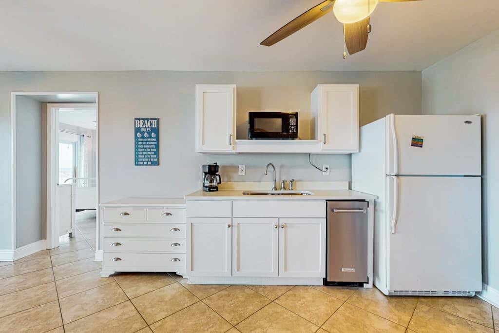 Amazing beachfront oasis with Gulf views, free WiFi, pool, and central AC