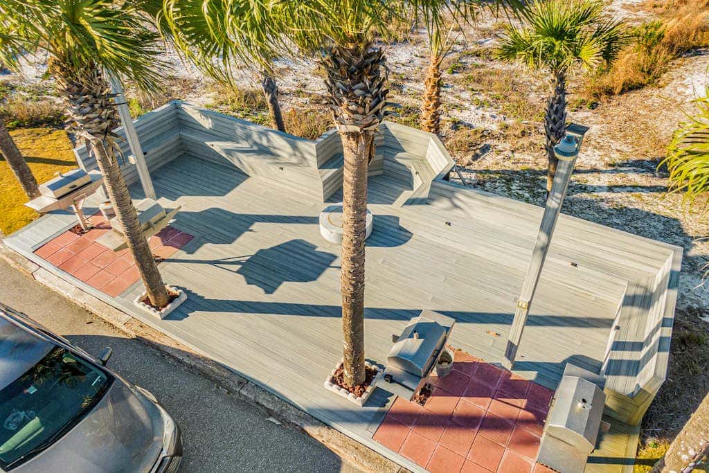 Amazing beachfront oasis with Gulf views, free WiFi, pool, and central AC