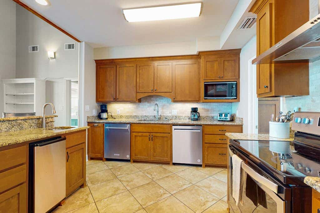 Amazing beachfront oasis with Gulf views, free WiFi, pool, and central AC