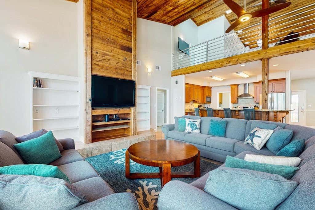 Amazing beachfront oasis with Gulf views, free WiFi, pool, and central AC