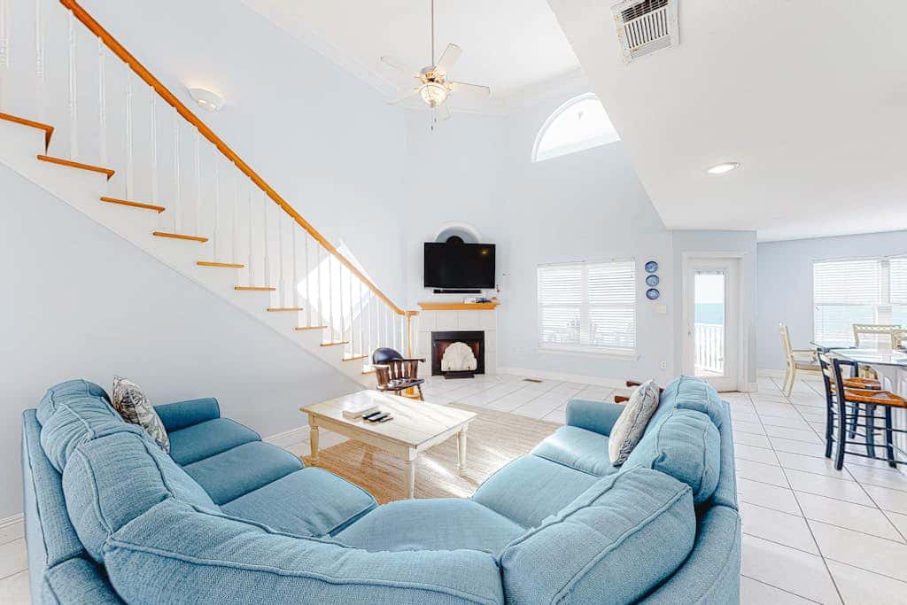 Beachfront home with gorgeous Gulf view, boardwalk, 3 decks & pool access