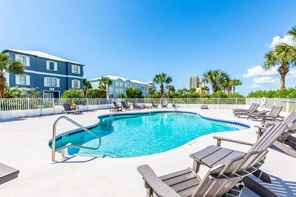 Beachfront home with gorgeous Gulf view, boardwalk, 3 decks & pool access