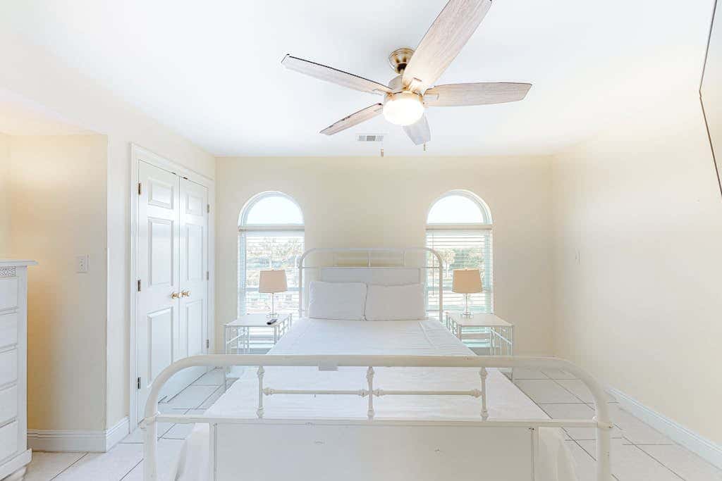 Beachfront home with gorgeous Gulf view, boardwalk, 3 decks & pool access