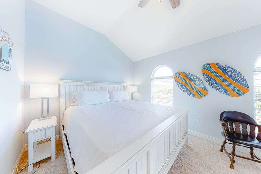 Beachfront home with gorgeous Gulf view, boardwalk, 3 decks & pool access