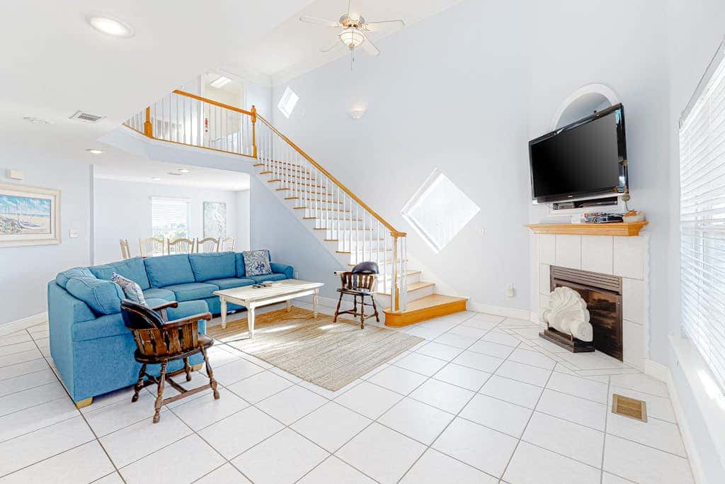 Beachfront home with gorgeous Gulf view, boardwalk, 3 decks & pool access