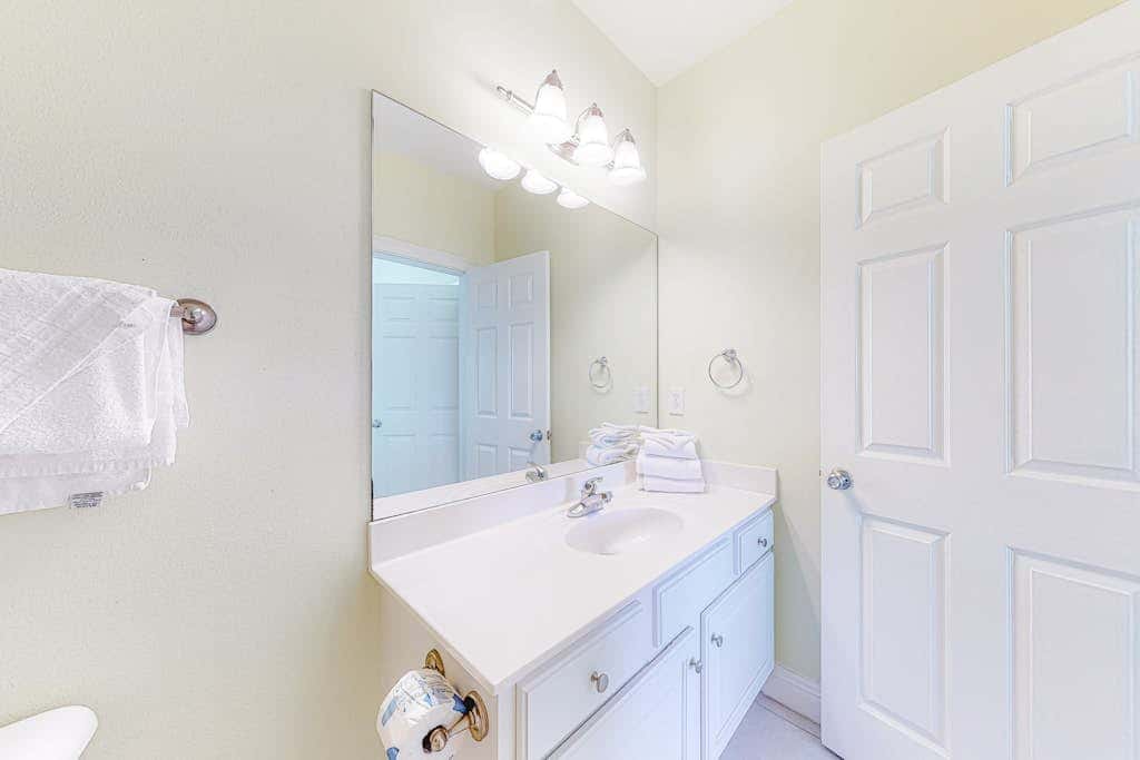 Beachfront home with gorgeous Gulf view, boardwalk, 3 decks & pool access