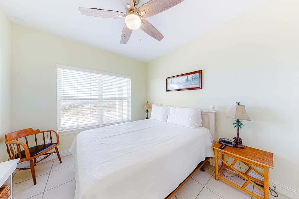 Beachfront home with gorgeous Gulf view, boardwalk, 3 decks & pool access
