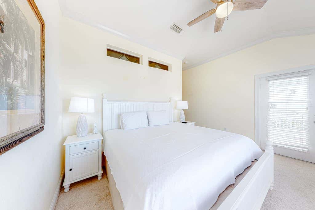 Beachfront home with gorgeous Gulf view, boardwalk, 3 decks & pool access