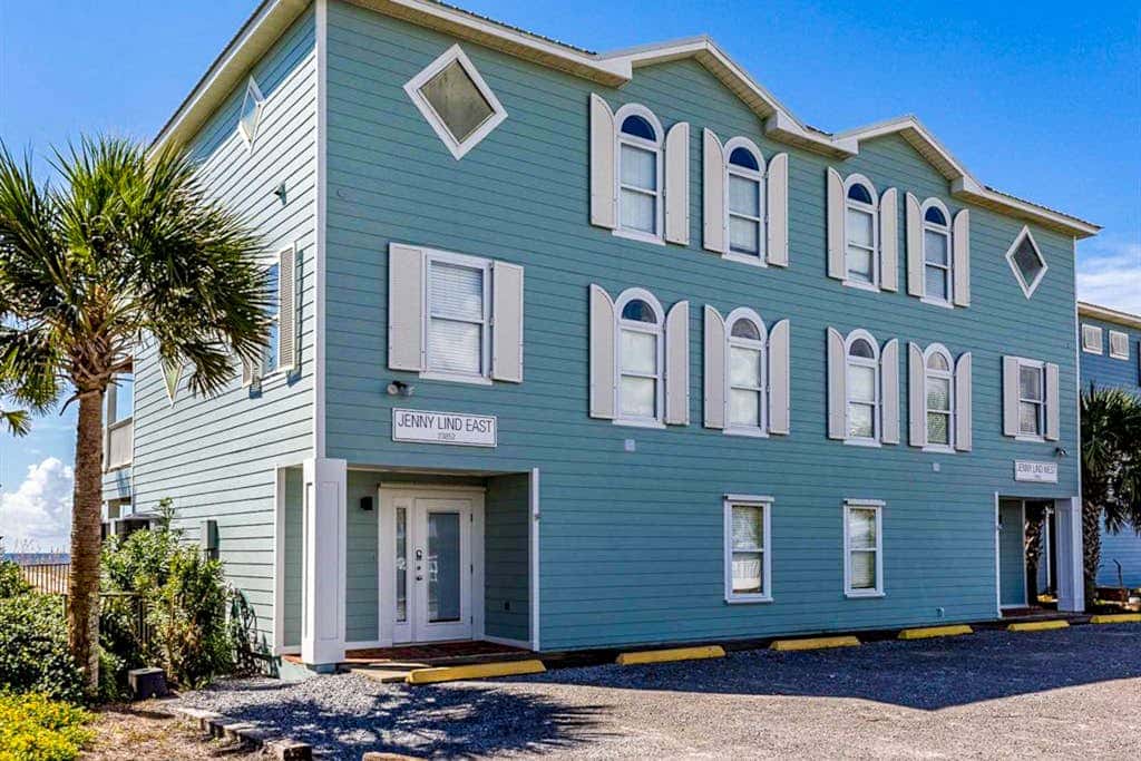 Beachfront home with gorgeous Gulf view, boardwalk, 3 decks & pool access