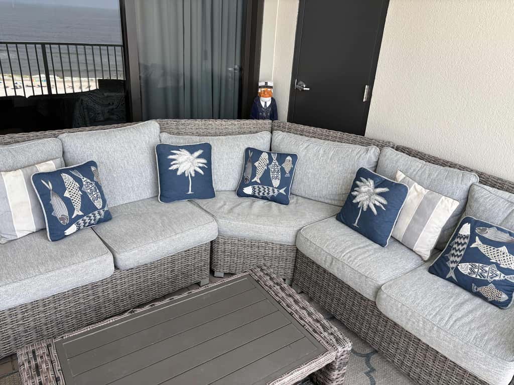 Gulf-front condo with shaded deck, AC, pools, hot tub, tennis & Gym