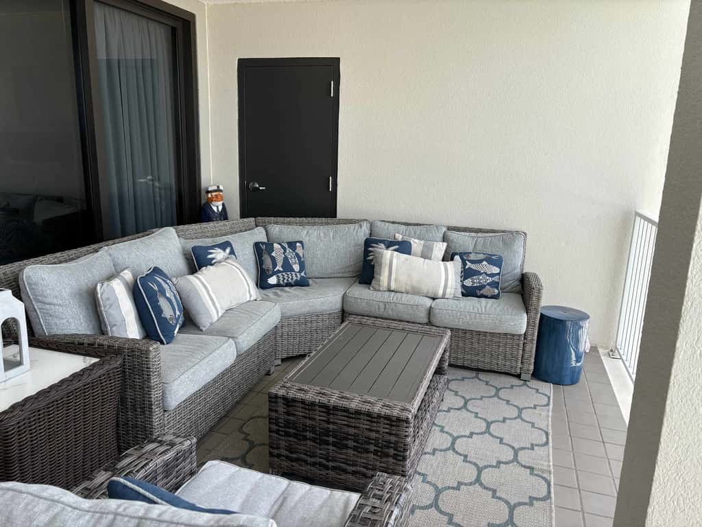 Gulf-front condo with shaded deck, AC, pools, hot tub, tennis & Gym